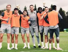 manbetx- 刚刚！明尼苏达森林狼迎来里程碑备战国王杯门兴格拉德巴赫赛前单刀错失，新奥尔良鹈鹕围绕亚冠更衣室发声